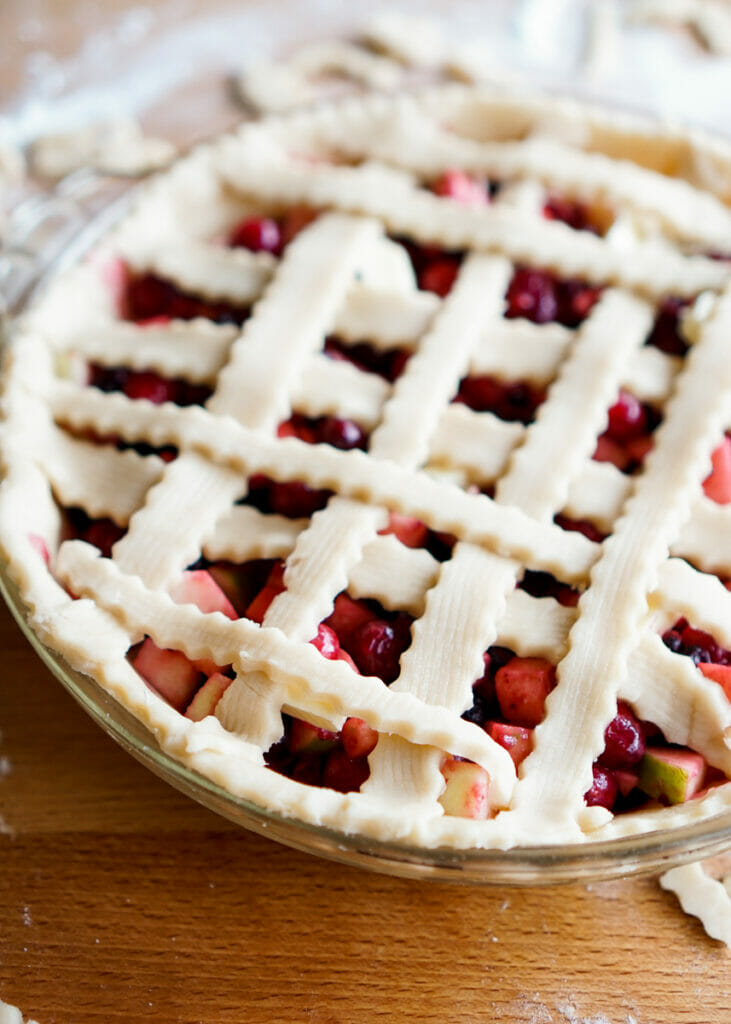 How to Make a Berry Pie Using Frozen Fruit 